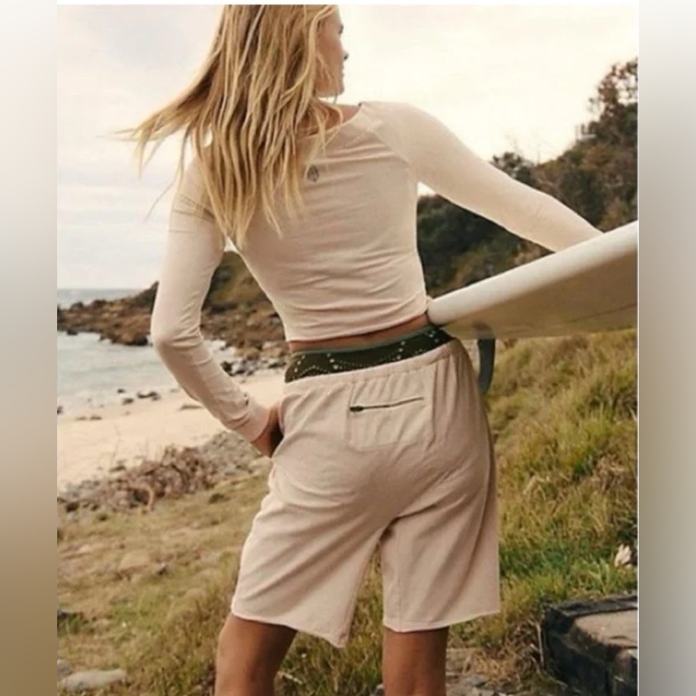 FREE PEOPLE Hot Shot Easy set in the color of Cashmere Sz L NWT $98